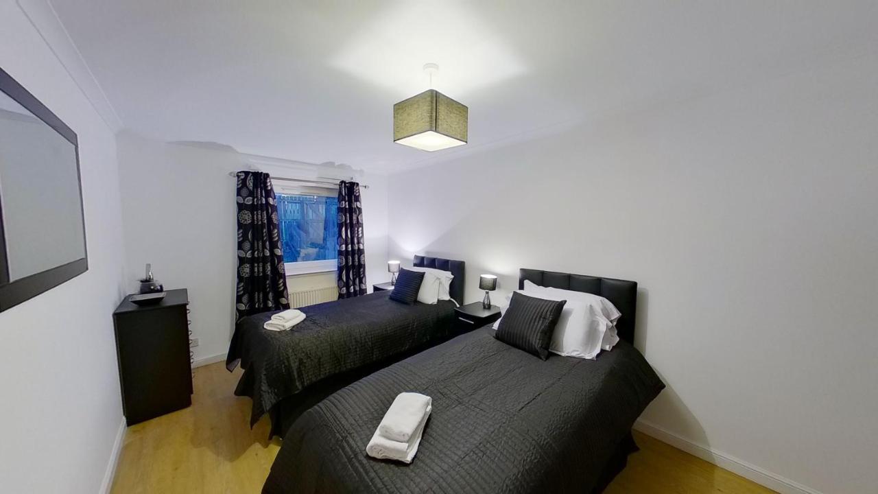 Orange Town House - Shaw Road, Only 6 Minutes To City Centre Aberdeen Dış mekan fotoğraf